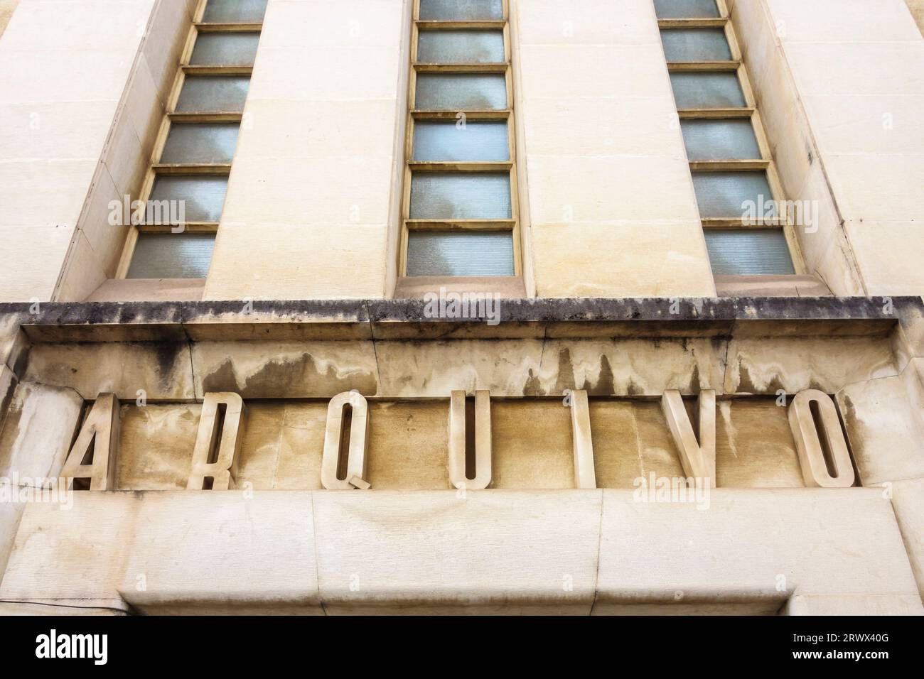 Le bâtiment des archives universitaires, qui fait partie de l'Université de Coimbra (fondée en 1290), Portugal. Les archives contiennent des documents remontant à l'an 983 Banque D'Images