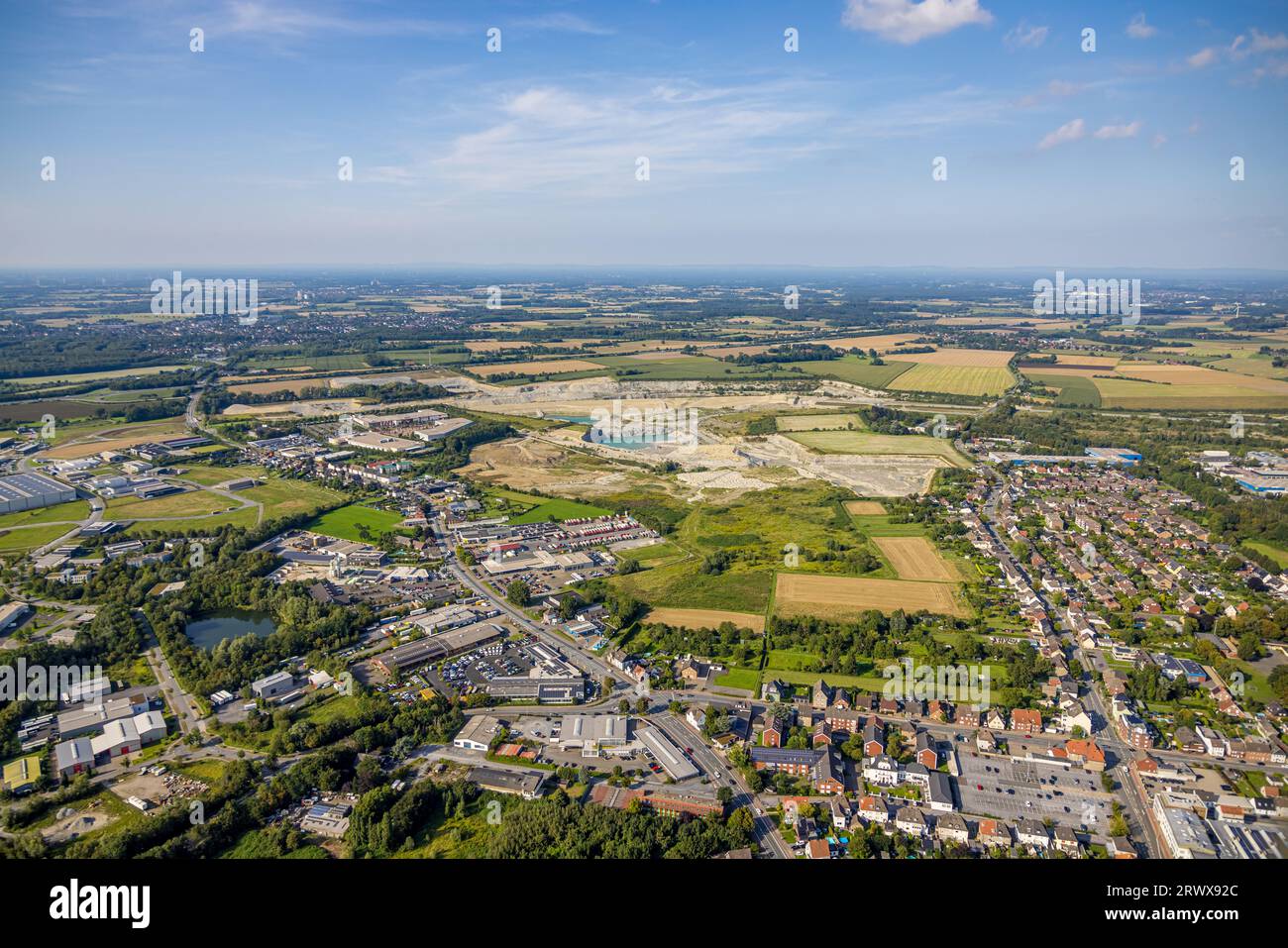 Vue aérienne, carrière de Holcim, parc industriel de Grüner Weg, Beckum, Münsterland, Rhénanie du Nord-Westphalie, Allemagne, DE, Europe, vue à distance, commerciale ente Banque D'Images