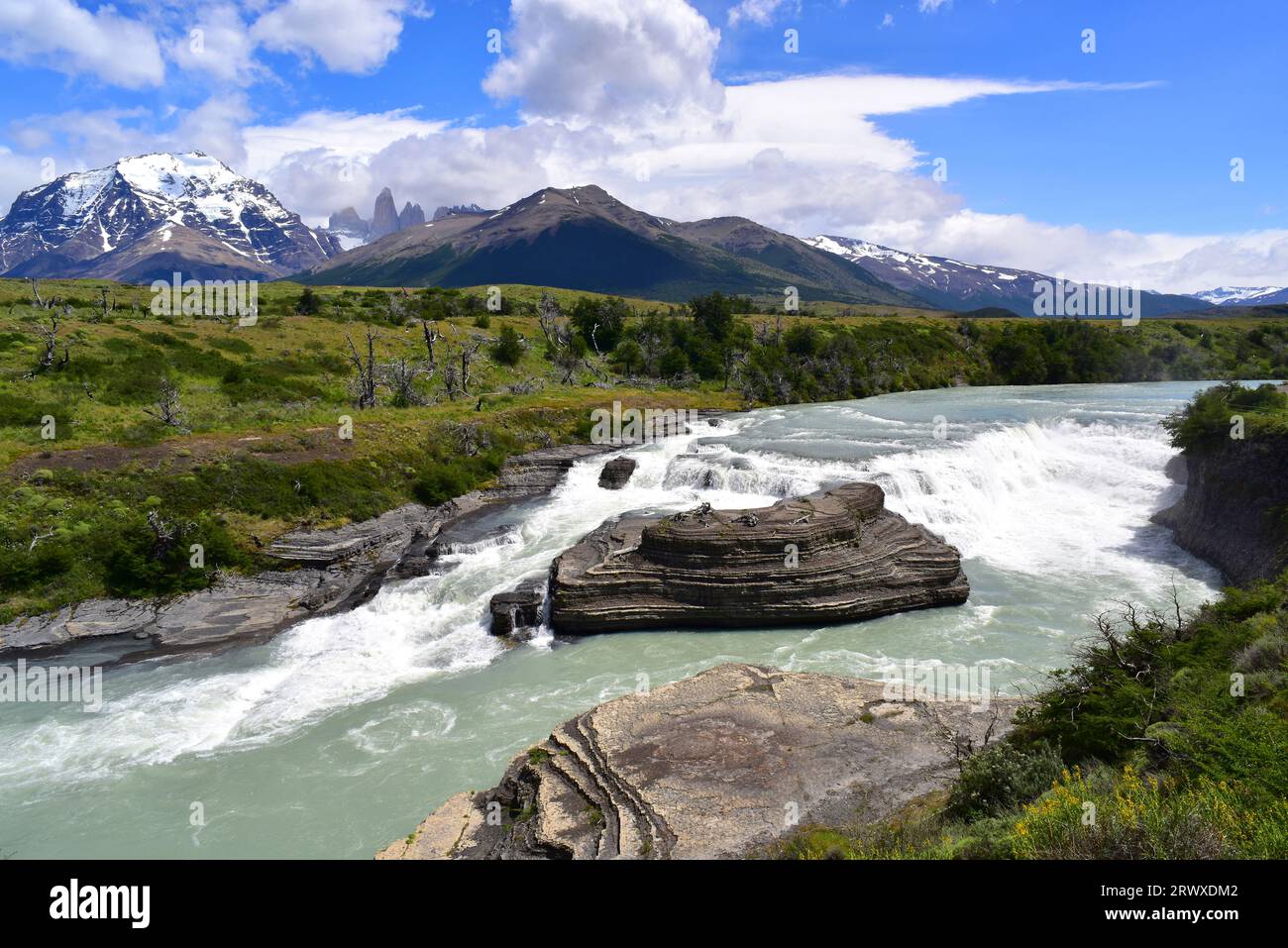 Parc national Torres del Paine. Cascada del Rio Paine. Provincia de Ultima Esperanza, Magallanes y Antartica Chilena. Banque D'Images