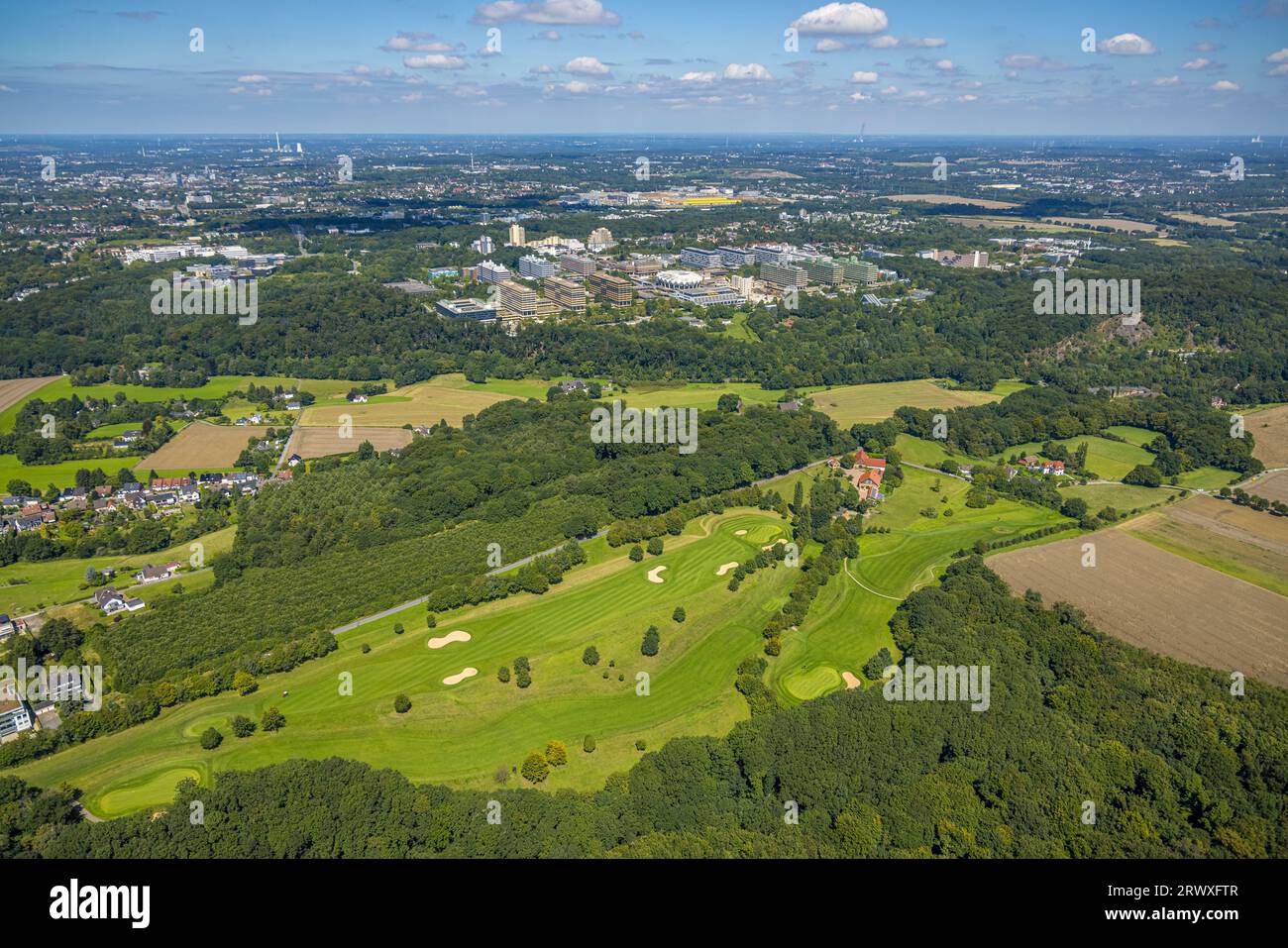 Vue aérienne, parcours de golf Bochumer Golfclub im Mailand, en arrière-plan la Ruhr-Universität Bochum RUB, Stiepel, Bochum, Ruhrgebiet, Rhin du Nord-Wes Banque D'Images