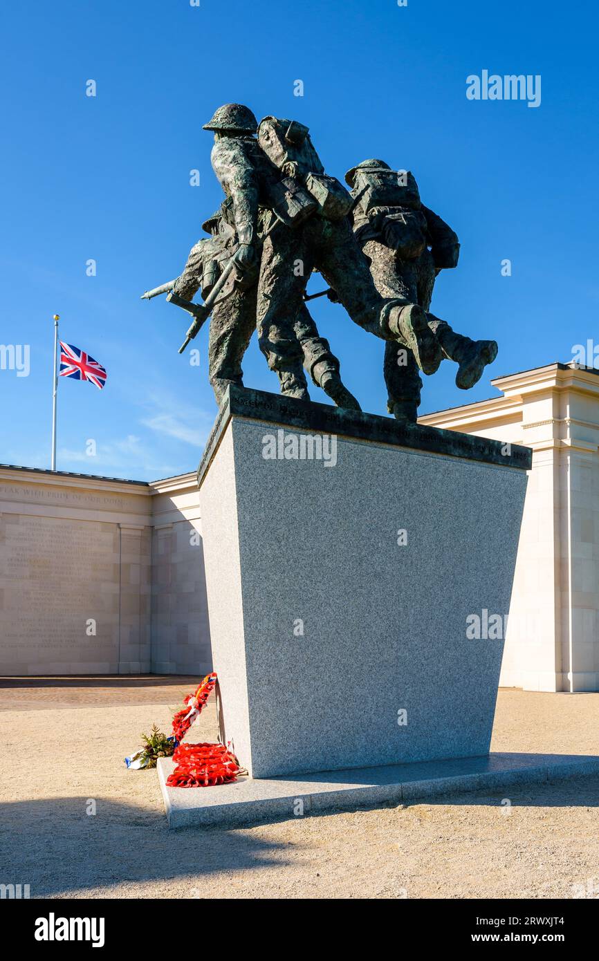 La 'sculpture du jour J' dans le Mémorial de Normandie britannique à Ver-sur-Mer, en France, dédiée aux soldats britanniques tués lors du débarquement de Normandie. Banque D'Images