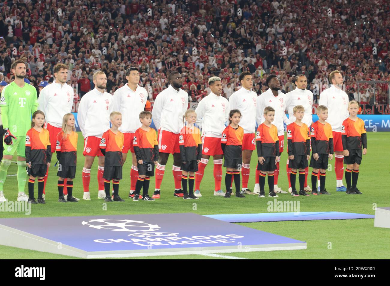 Photo Dédicacée Thiago Alcantara (FC Bayern Munich) - 12x8 - Signée à La Main Avec COA
