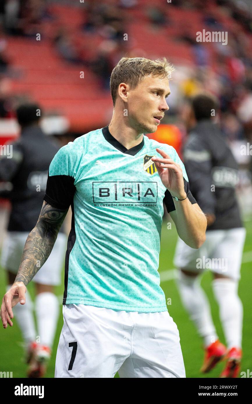 21.09.2023, BayArena, Leverkusen, GER, EL, Bayer 04 Leverkusen vs BK Haecken, saison 2023/24, im Bild : Johann Brattberg (BK Haecken, #01). Aufwaermtraining/Dehnübung/Springübung ; Einzelaktion, Halbkörper/Halbkoerper ; Foto © nordphoto GmbH/Denkinger LA RÉGLEMENTATION DFL INTERDIT TOUTE UTILISATION DE PHOTOGRAPHIES COMME SÉQUENCES D'IMAGES ET/OU QUASI-VIDÉO Banque D'Images