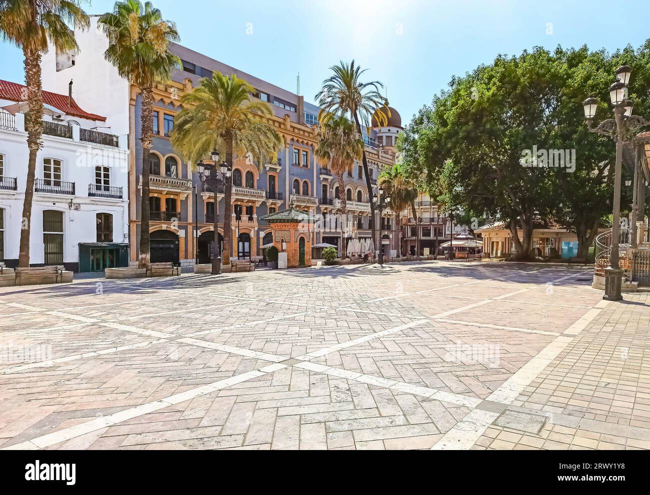 Place des nonnes à Huelva. La Plaza de las Monjas est un espace ouvert situé dans le centre historique de la ville de Huelva, Andalousie, Espagne Banque D'Images