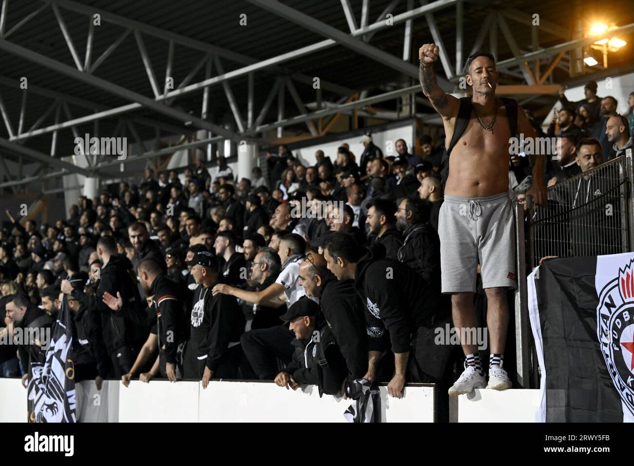 Helsinki, Finlande. 21 septembre 2023. Supporters de l'équipe grecque PAOK lors du match de l'UEFA Europa Conference League HJK - PAOK à Helsinki, Finlande, le 21 septembre 2023. (Photo de VESA MOILANEN/LEHTIKUVA/SIPA USA) crédit : SIPA US/Alamy Live News Banque D'Images