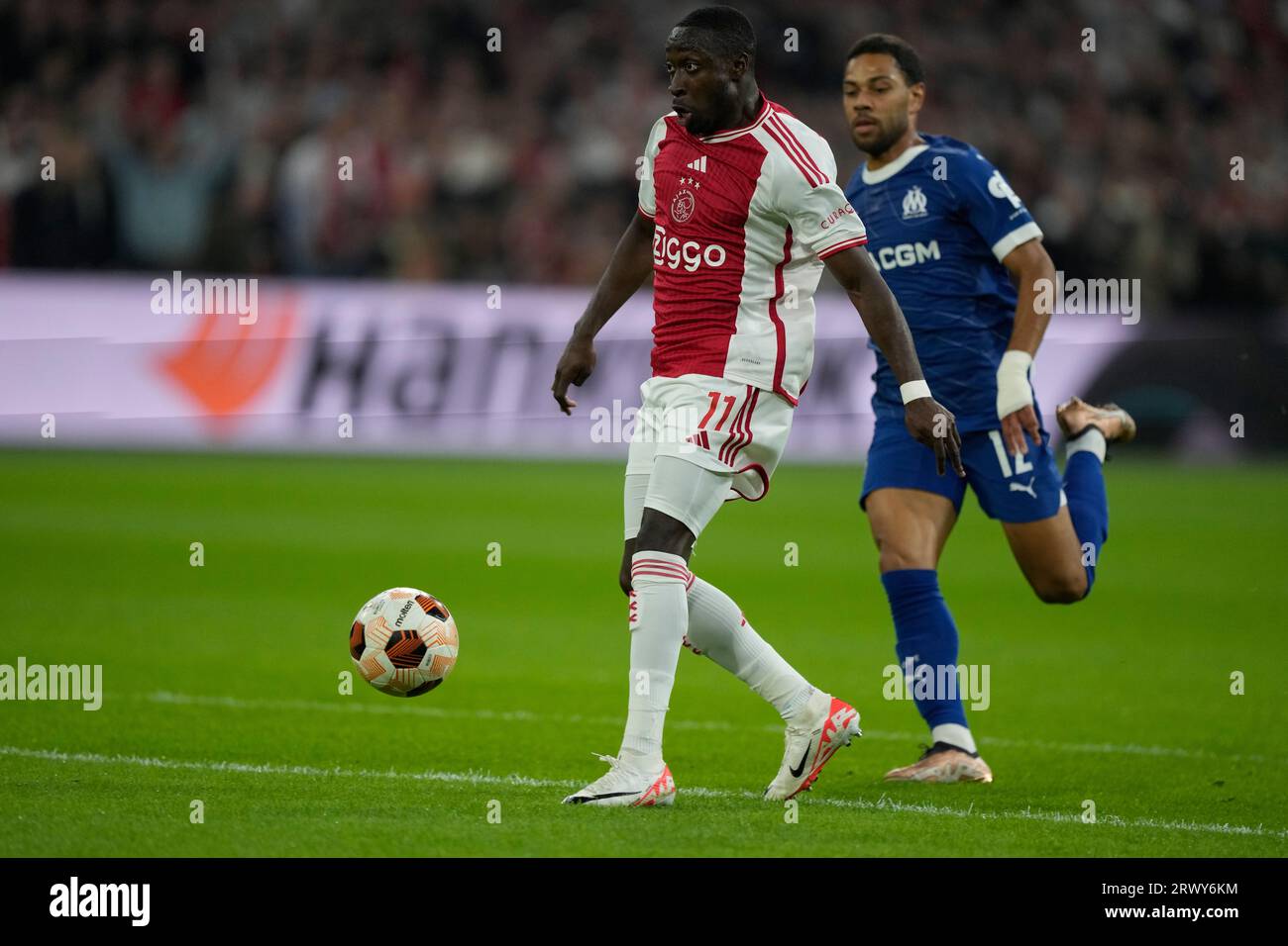 Ajax's Carlos Borges scores his side's opening goal during the Europa League group B soccer match between Ajax and Marseille at the Johan Cruyff ArenA stadium in Amsterdam, Netherlands, Thursday, Sept. 21, 2023. (AP Photo/Peter Dejong) Banque D'Images