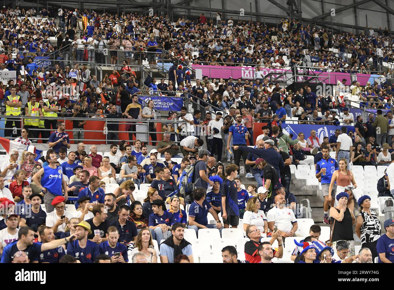 Marseille, France. 21 septembre 2023. Julien Mattia/le Pictorium - coupe du monde de rugby France-Namibie - 21/09/2023 - France/Bouches-du-Rhone/Marseille - ambiance dans les tribunes lors du match de coupe du monde de rugby 2023 entre la France et la Namibie au Stade Vélodrome de Marseille, le 21 septembre 2023. Crédit : LE PICTORIUM/Alamy Live News Banque D'Images