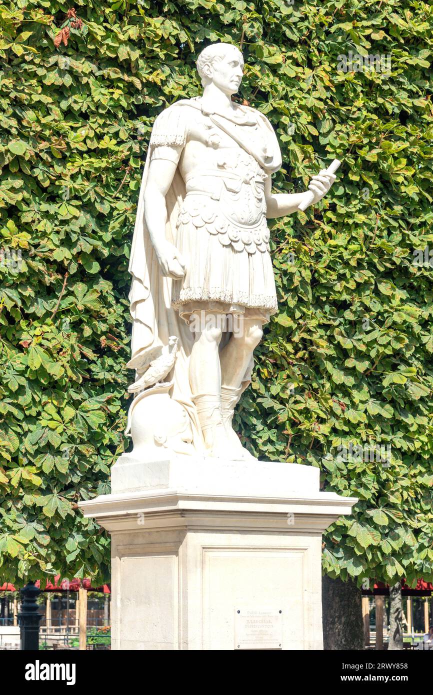 Statue de Jules César (Jules César) dans le jardin des Tuileries, 1e arrondissement, Paris, Île-de-France, France Banque D'Images