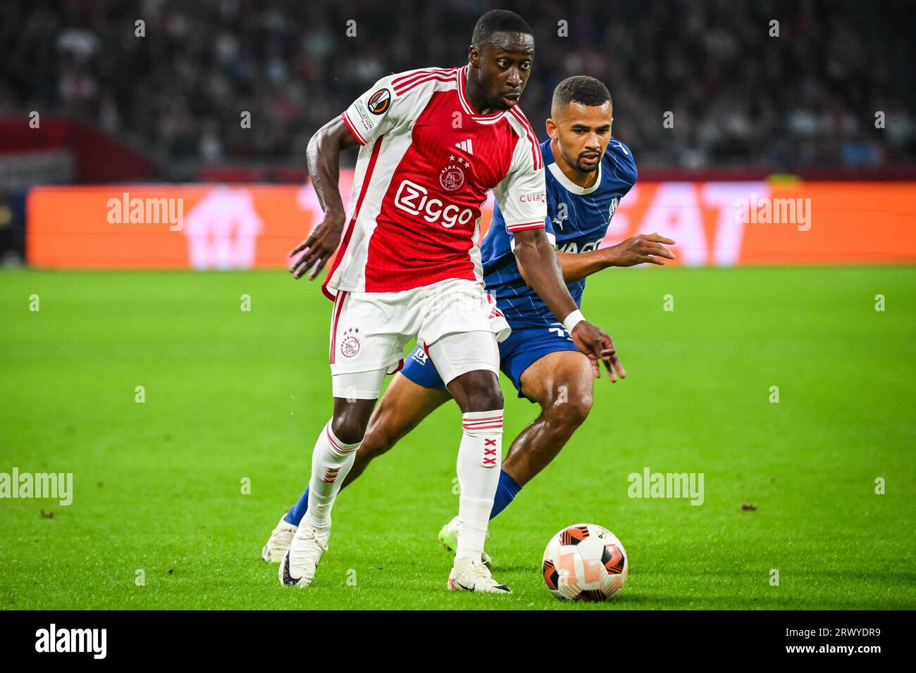 Amsterdam, pays Bas. 21 septembre 2023. Carlos BORGES d'Amsterdam et Iliman NDIAYE de Marseille lors du match de football UEFA League Europa, Groupe B entre l'Ajax Amsterdam et l'Olympique de Marseille le 21 septembre 2023 au stade Johan Cruijff Arena d'Amsterdam, pays-Bas - photo Matthieu Mirville/DPPI crédit : DPPI Media/Alamy Live News Banque D'Images