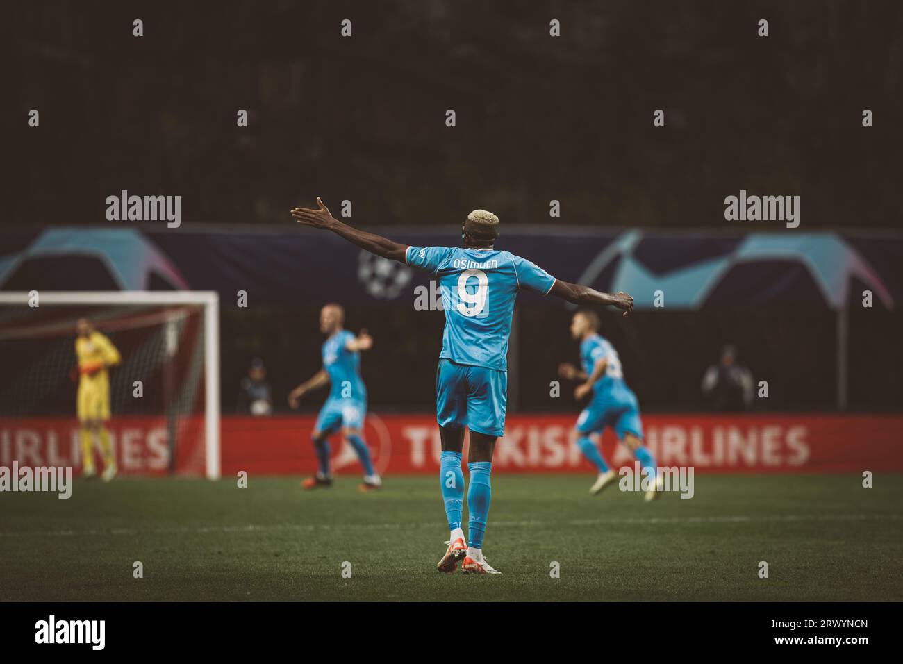 Victor Osimhen lors du match de l'UEFA Champions League 2023/24 entre le SC Braga et le SSC Napoli à l'Estadio Municipal de Braga, Braga, Portugal. (Maciej Rogo Banque D'Images