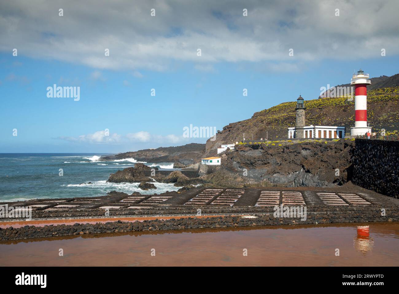 Raffinerie de sel de Fuencaliente avec phare, îles Canaries, la Palma Banque D'Images
