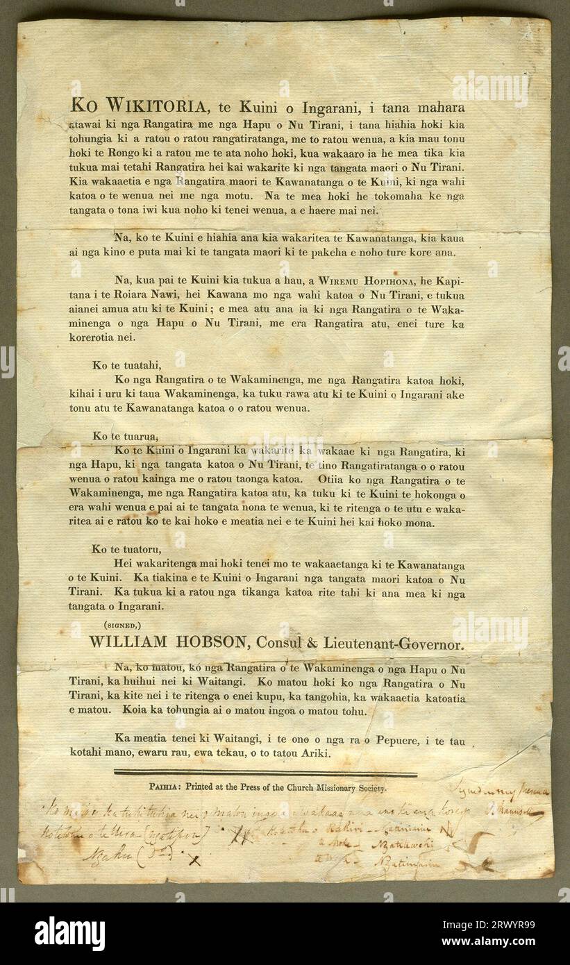 Feuille quatre du Traité original de Waitangi, signé en 1840 entre la Couronne britannique et les chefs maoris. Photographié dans la lumière disponible dans la salle d'exposition du Musée national de Nouvelle-Zélande avec un réglage ISO élevé qui a produit un certain grain. Banque D'Images