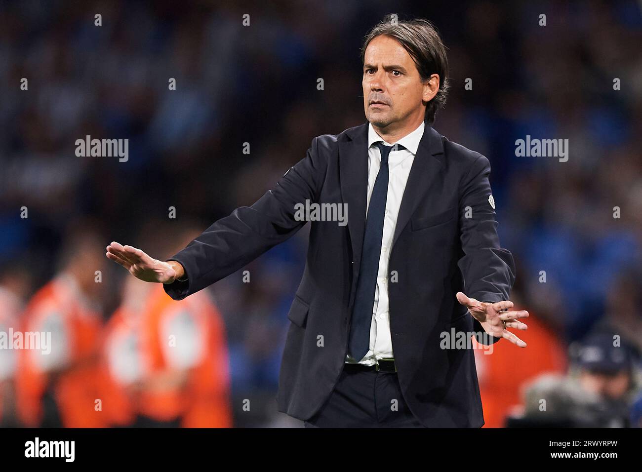 Simone Inzaghi, entraîneur-chef du FC Internazionale, regarde lors du match de l'UEFA Champions League entre la Real Sociedad et le FC Internazionale au Reale Arena on Banque D'Images