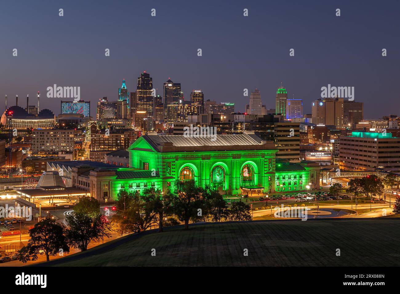 Union Station de Kansas City la nuit Banque D'Images