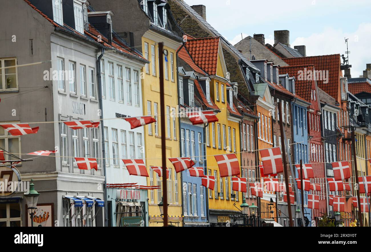 Façades colorées le long du canal Nyhavn à Copenhague, Danemark. Banque D'Images