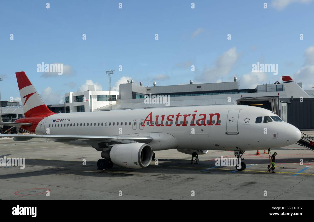 Un avion Austrian Airlines à l'aéroport international de Copenhague au Danemark. Banque D'Images