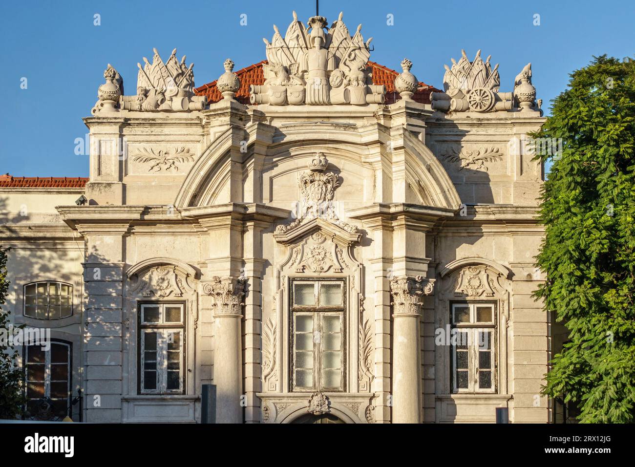 Partie de la façade ornée du Museu Militar (Musée militaire) de Lisbonne, datant de 1851 Banque D'Images