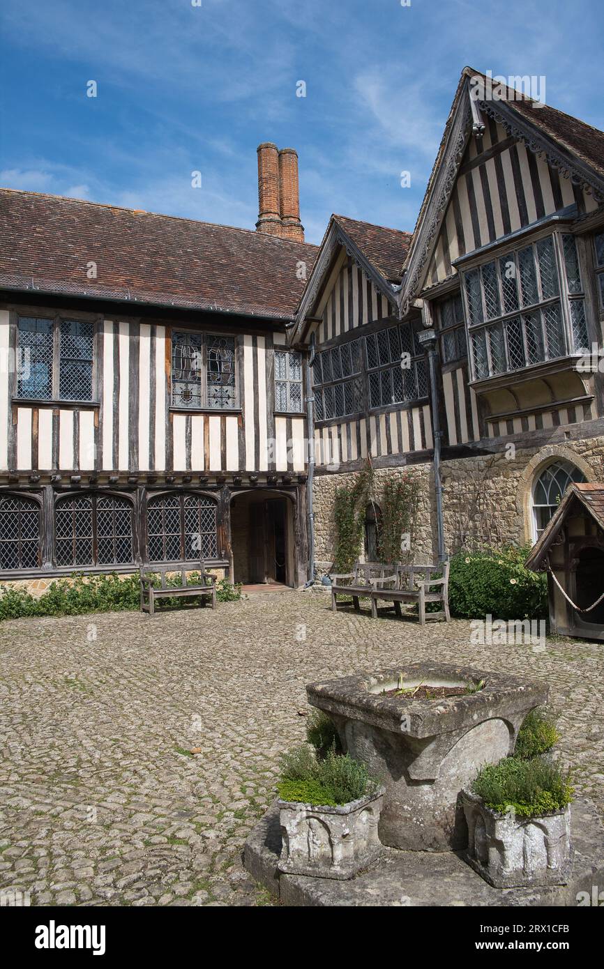 Courtyard à Ightham Mote près de Sevenoaks dans le Kent Banque D'Images