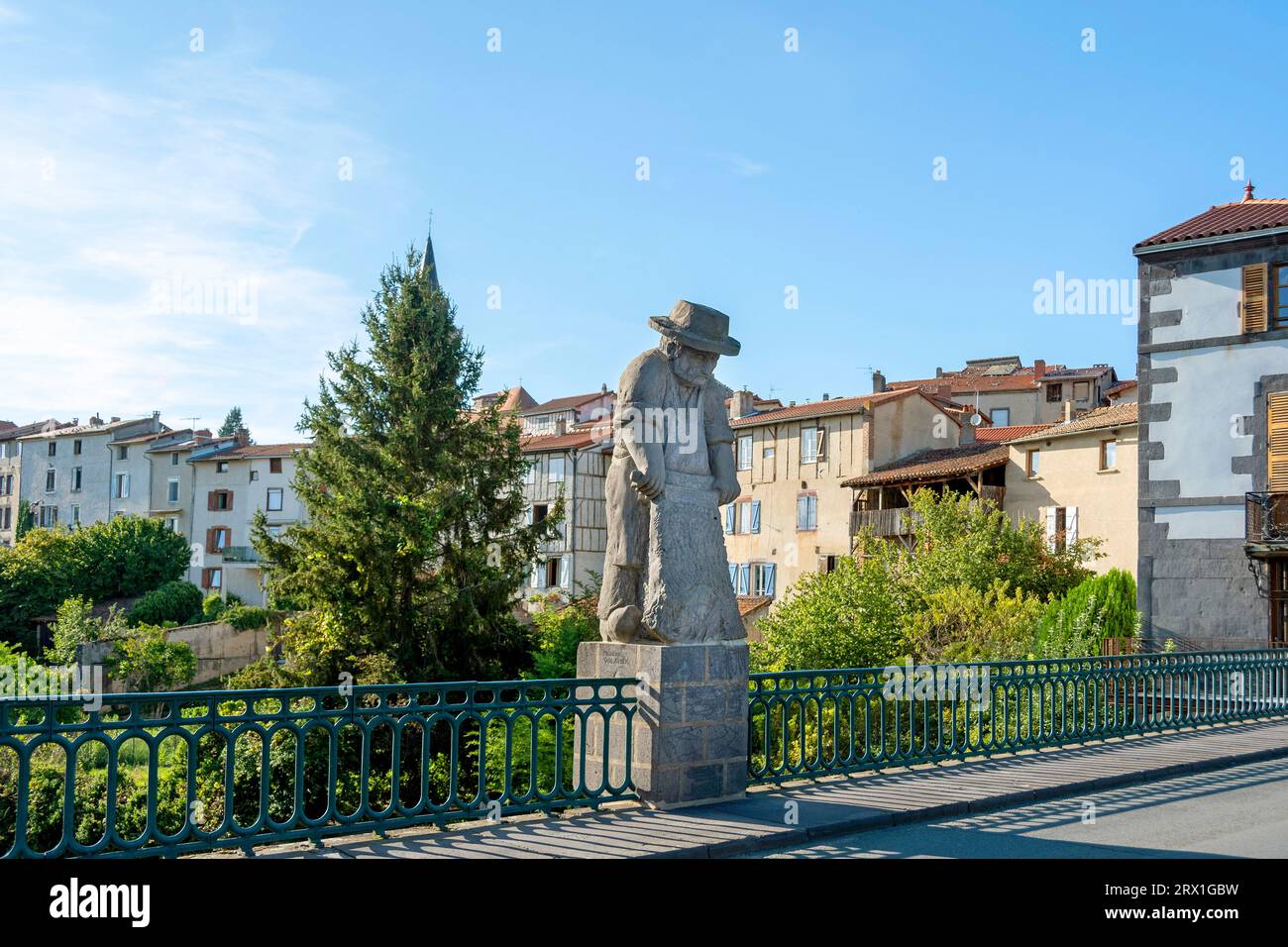 Maringues. La sculpture monumentale du tanneur. Puy de Dôme dappartement. Auvergne-Rhône-Alpes. France Banque D'Images