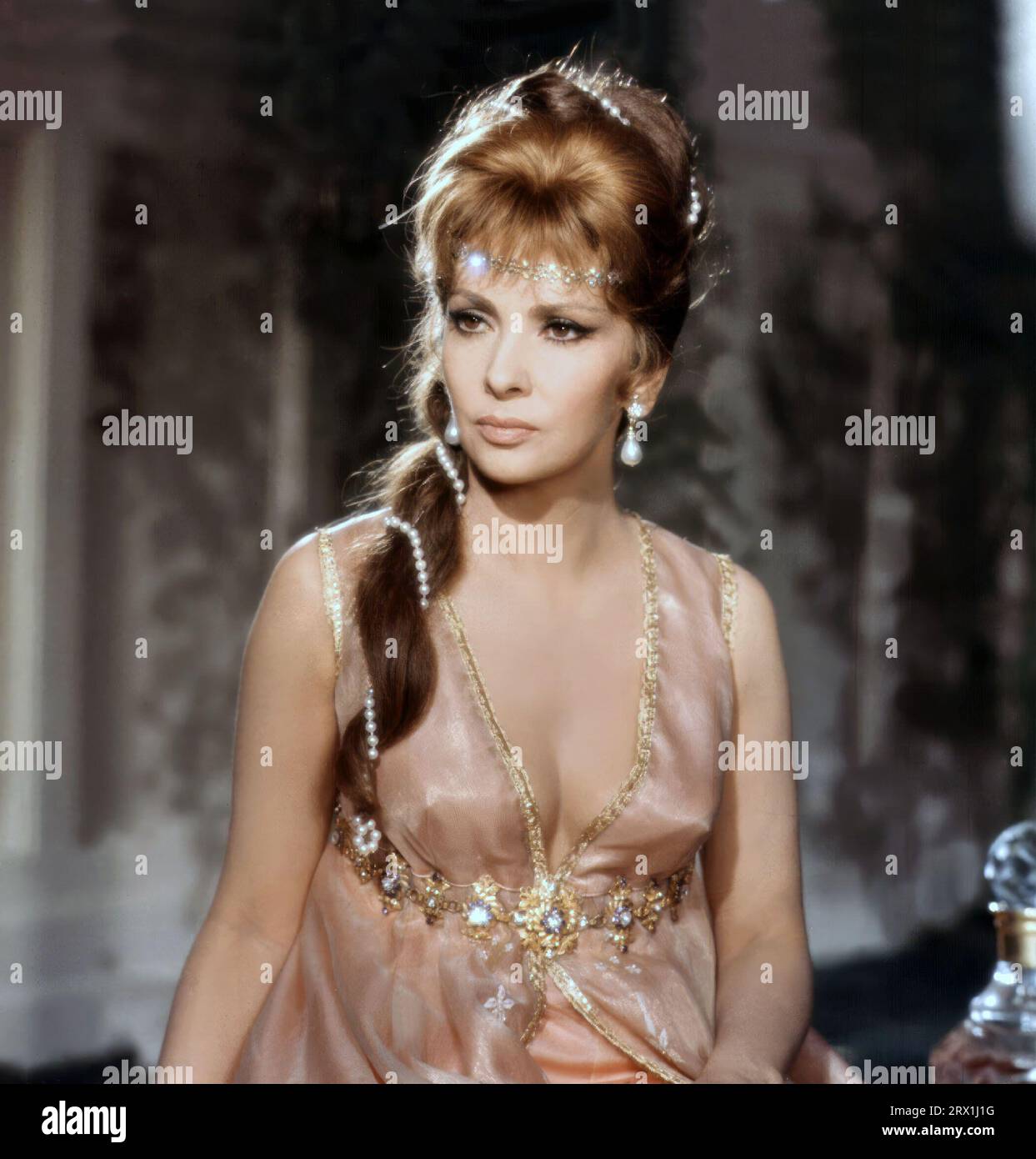 GINA LOLLOBRIGIDA dans LA JEUNE REBELLE (1967) -titre original : CERVANTES-, mise en scène par VINCENT SHERMAN. Crédit : PRISMA/PROTOR/PROCINEX / Album Banque D'Images
