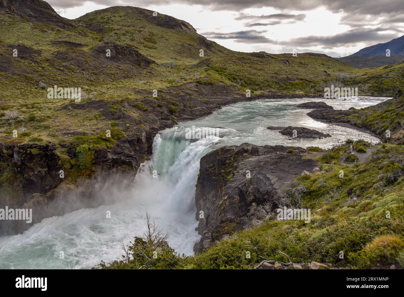 La cascade de Salto Grande dans le parc national Torres del Paine, Patagonie, Chili Banque D'Images