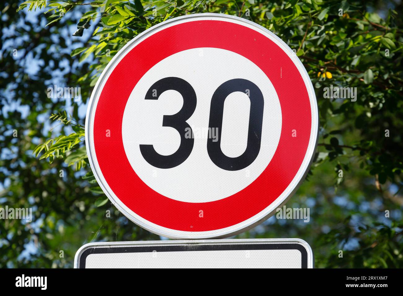 Signalisation routière vitesse maximale autorisée 30 kilomètres par heure, Allemagne Banque D'Images