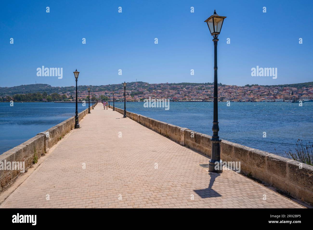 Vue sur Argostoli et Pont de Bosset, capitale de Céphalonie, Céphalonie, îles Ioniennes, îles grecques, Grèce, Europe Banque D'Images