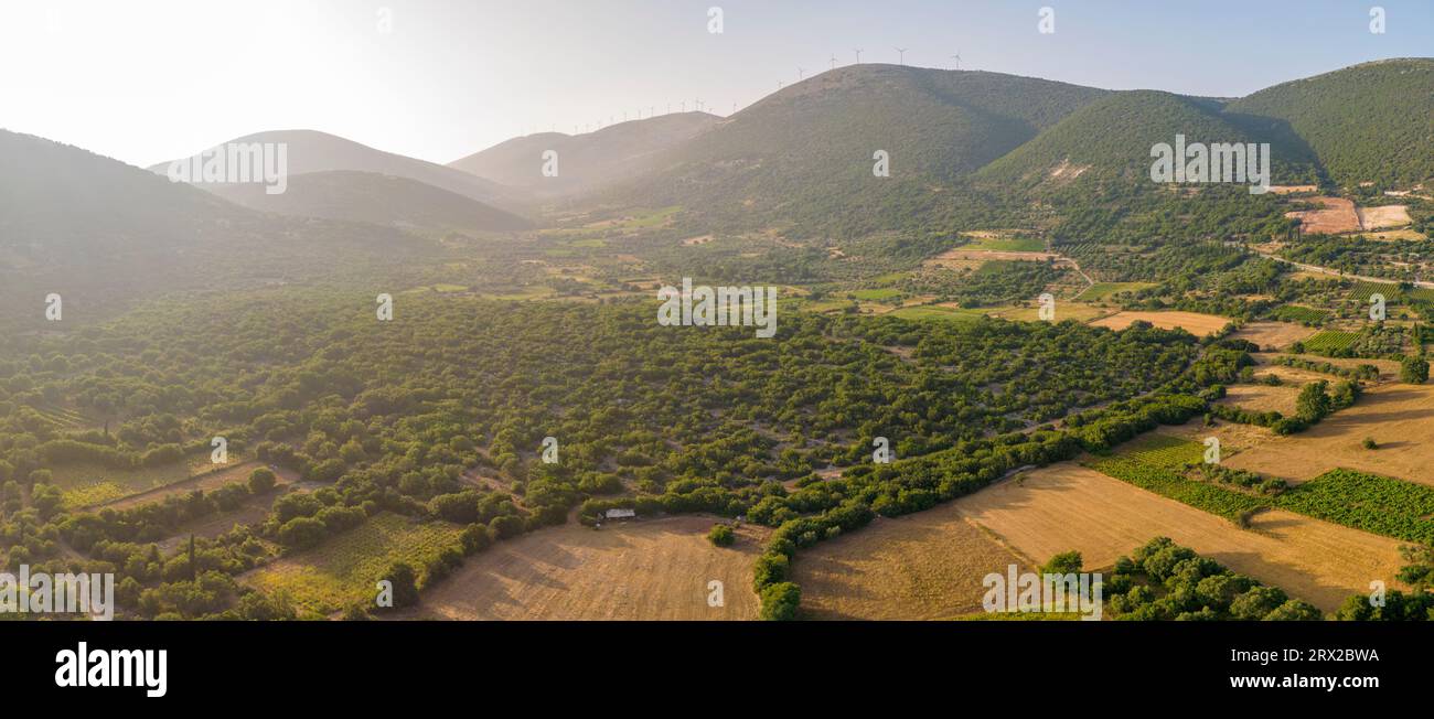 Vue aérienne du paysage et des collines près de Chaliotata, Céphalonie, îles Ioniennes, îles grecques, Grèce, Europe Banque D'Images