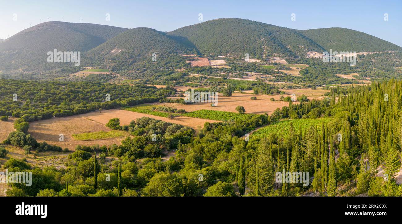 Vue aérienne du paysage et des collines près de Chaliotata, Céphalonie, îles Ioniennes, îles grecques, Grèce, Europe Banque D'Images