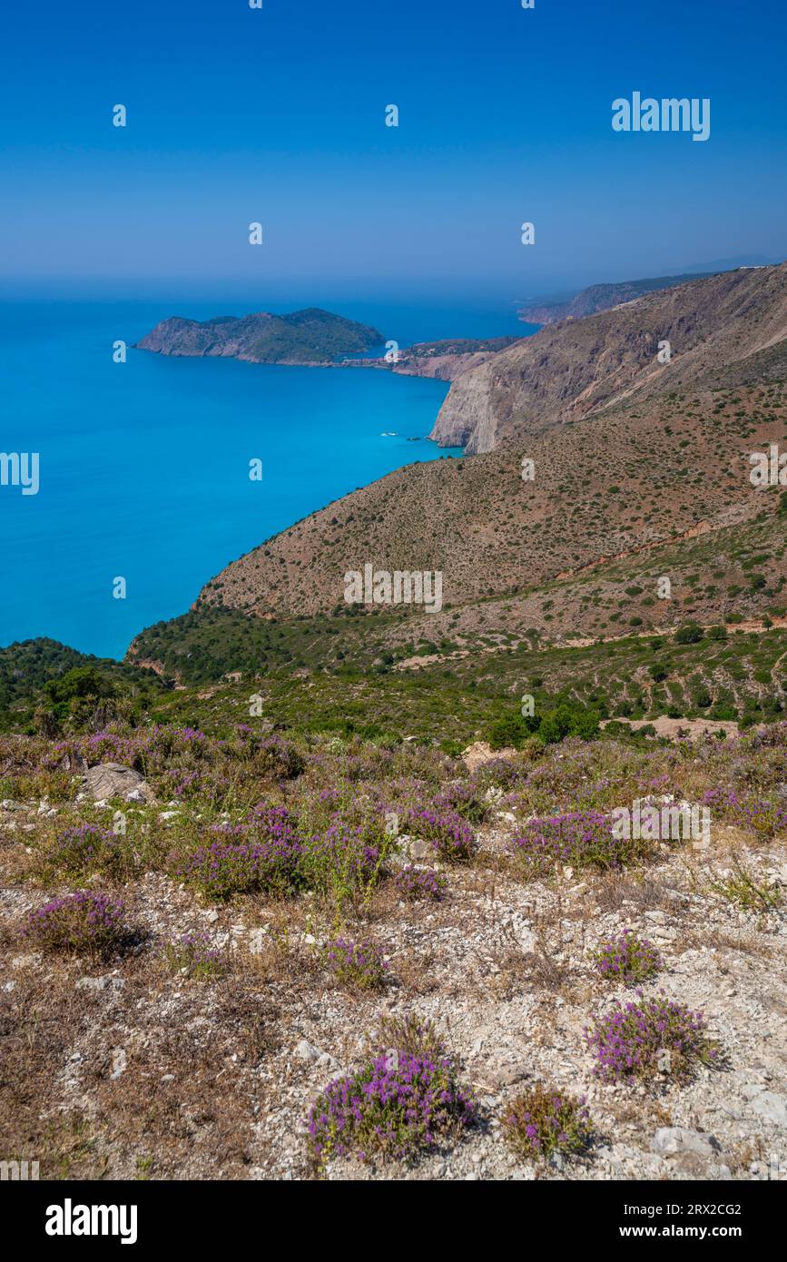 Vue d'Assos, littoral, mer et collines près d'Agkonas, Céphalonie, îles Ioniennes, îles grecques, Grèce, Europe Banque D'Images
