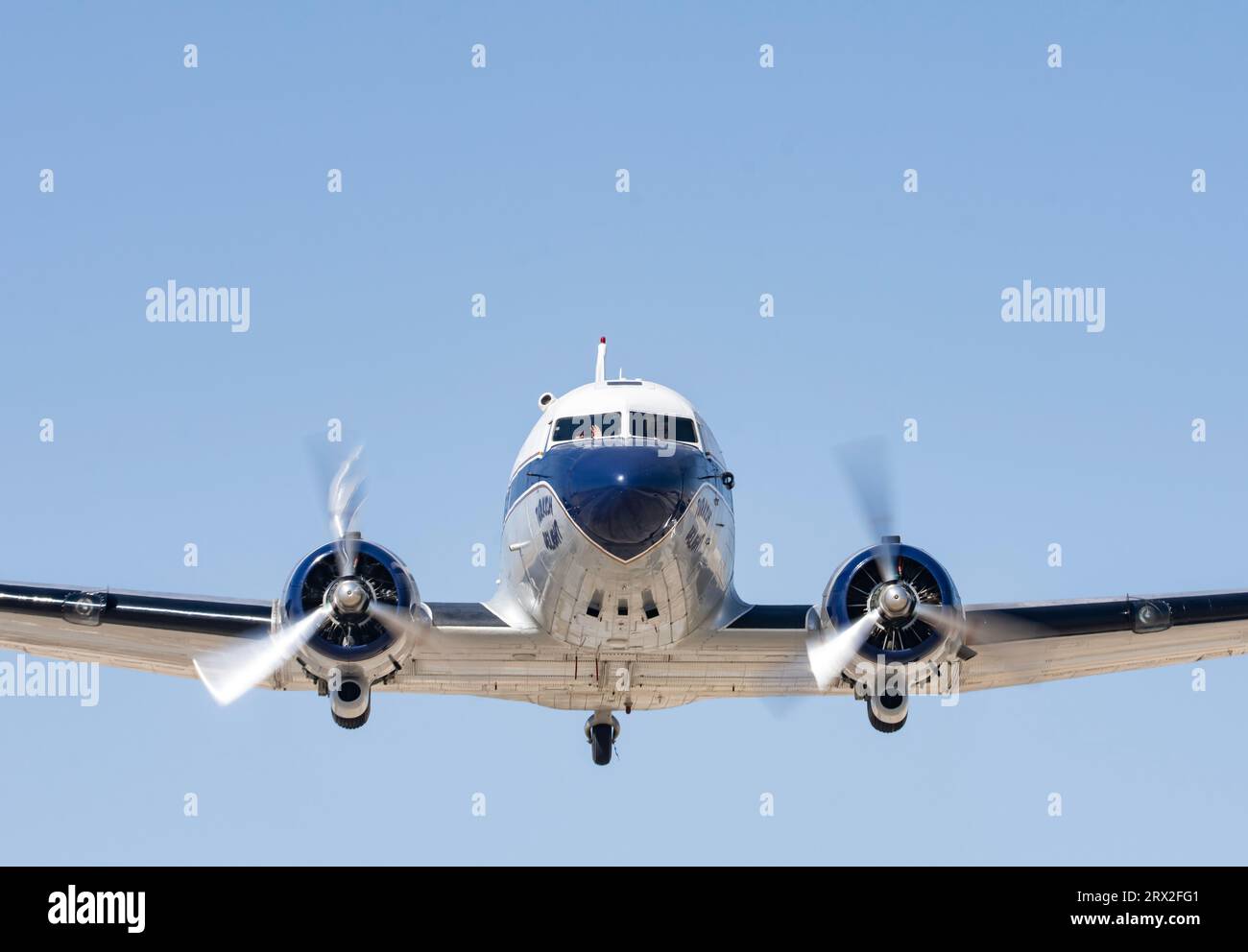Douglas DC-3 sur le sivrihisar SKY SHG AIRSHOW 2023 Sivrihisar Eskisehir Turkiye 09 16 2023 Banque D'Images