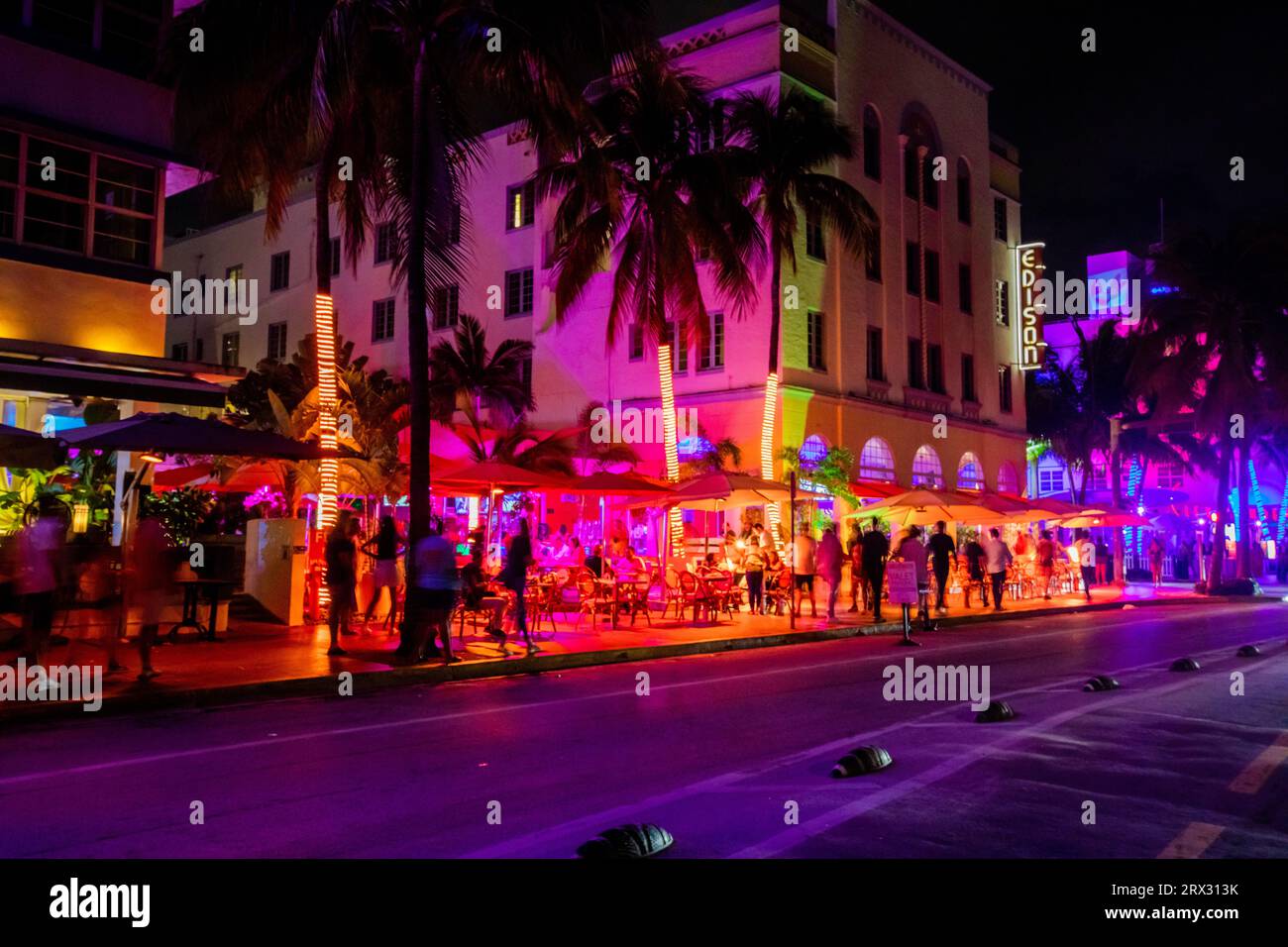 Vie nocturne de Miami sur Ocean Drive, Miami, Floride, États-Unis d'Amérique, Amérique du Nord Banque D'Images