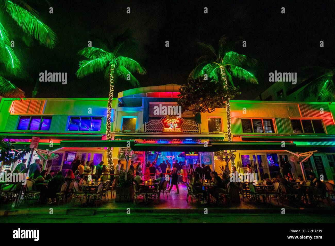 Miami Streets la nuit, Miami, Floride, États-Unis d'Amérique, Amérique du Nord Banque D'Images