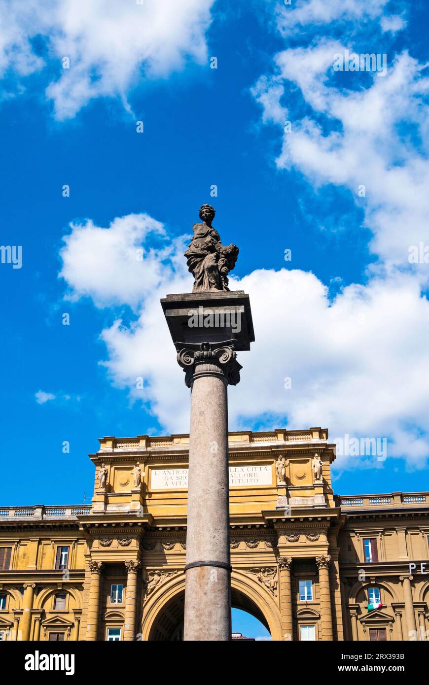Colonna dell'abbondanza, Piazza della Repubblica, Florence, Toscane, Italie Banque D'Images