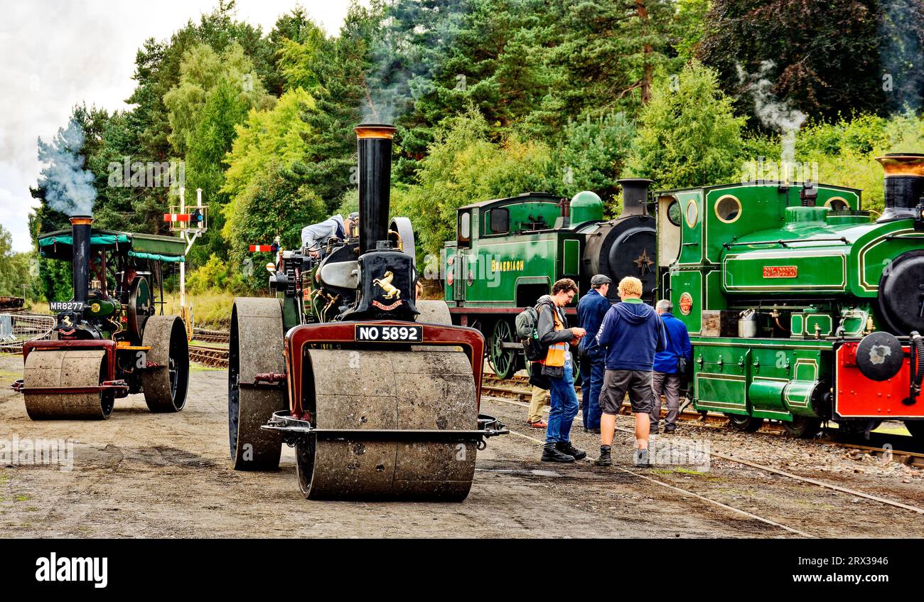 Bateau de Garten trains de rallye à vapeur et moteurs de traction avec fumée des cheminées Banque D'Images