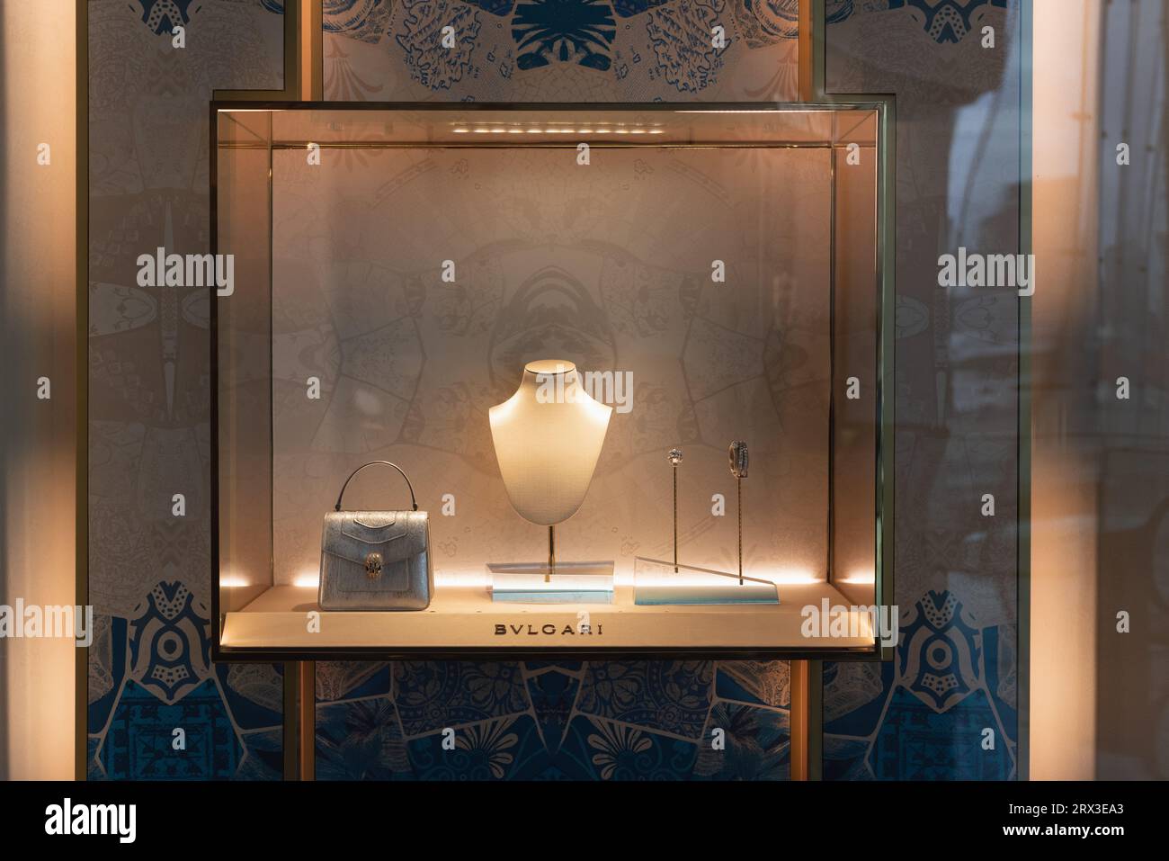 Bangkok, Thaïlande - 2 septembre 2023 : vitrine de la boutique Bulgari au centre commercial Iconsiam. Banque D'Images