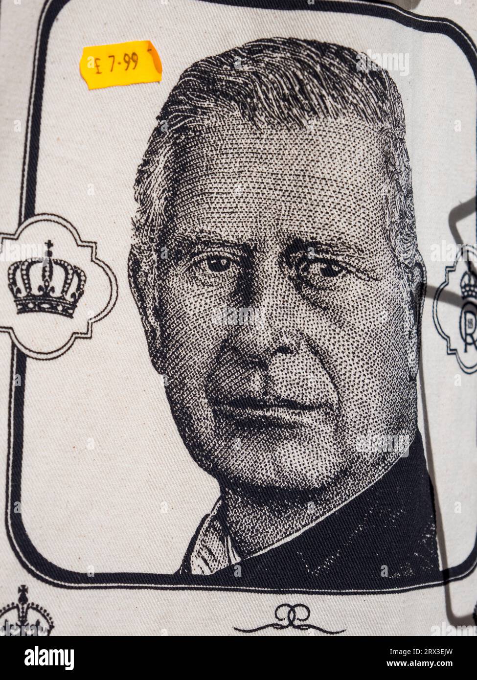 Roi Charles III, visage imprimé sur un sac fourre-tout, Windsor, Angleterre, Royaume-Uni, GB. Banque D'Images