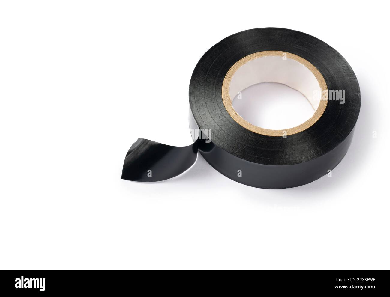 Rouleau de ruban isolant noir sur fond blanc Banque D'Images