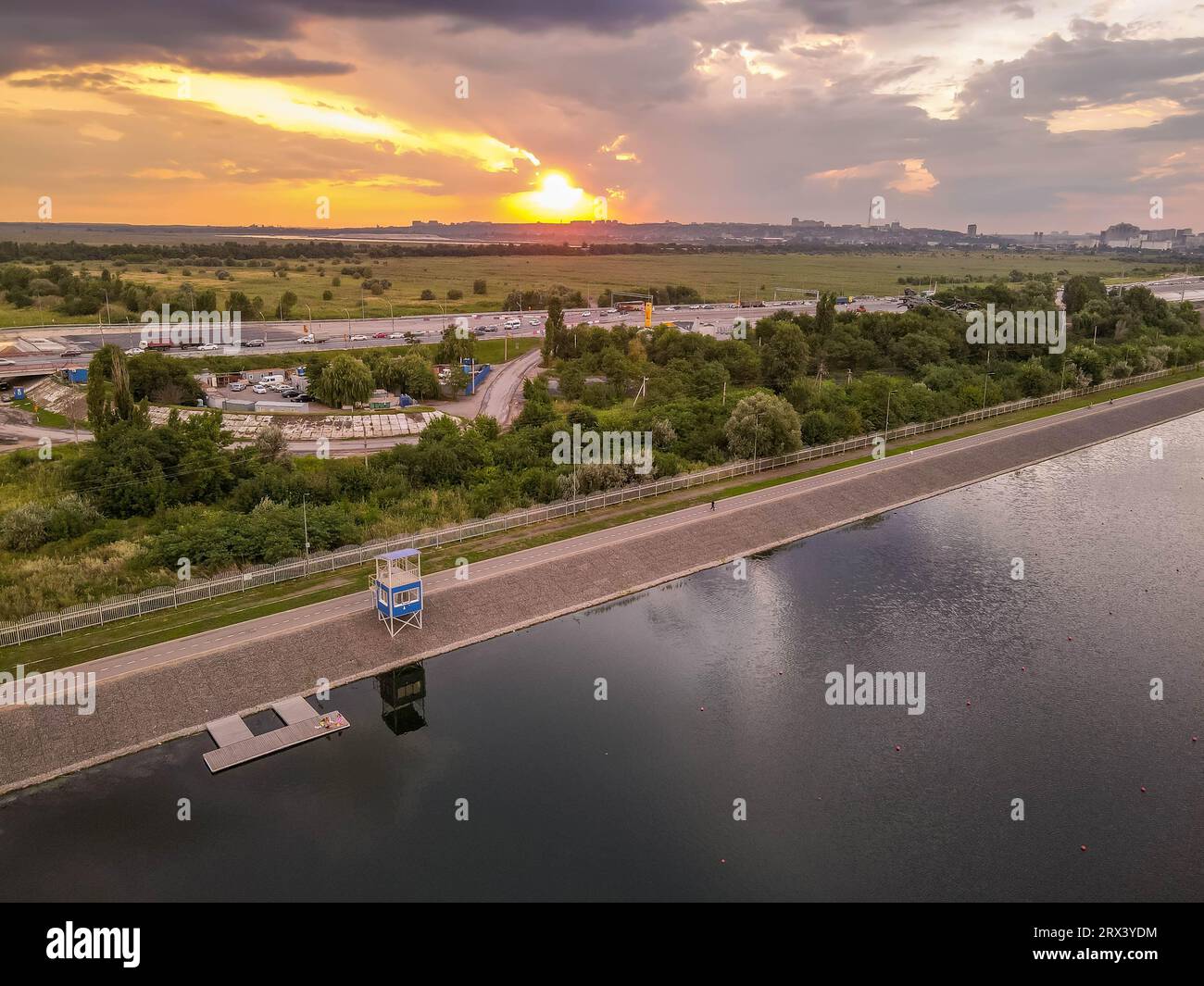 Le coucher du soleil vue aérienne de l'étang à Rostov-sur-le-Don dans le sud de la Russie près de la frontière de l'Ukraine. Banque D'Images