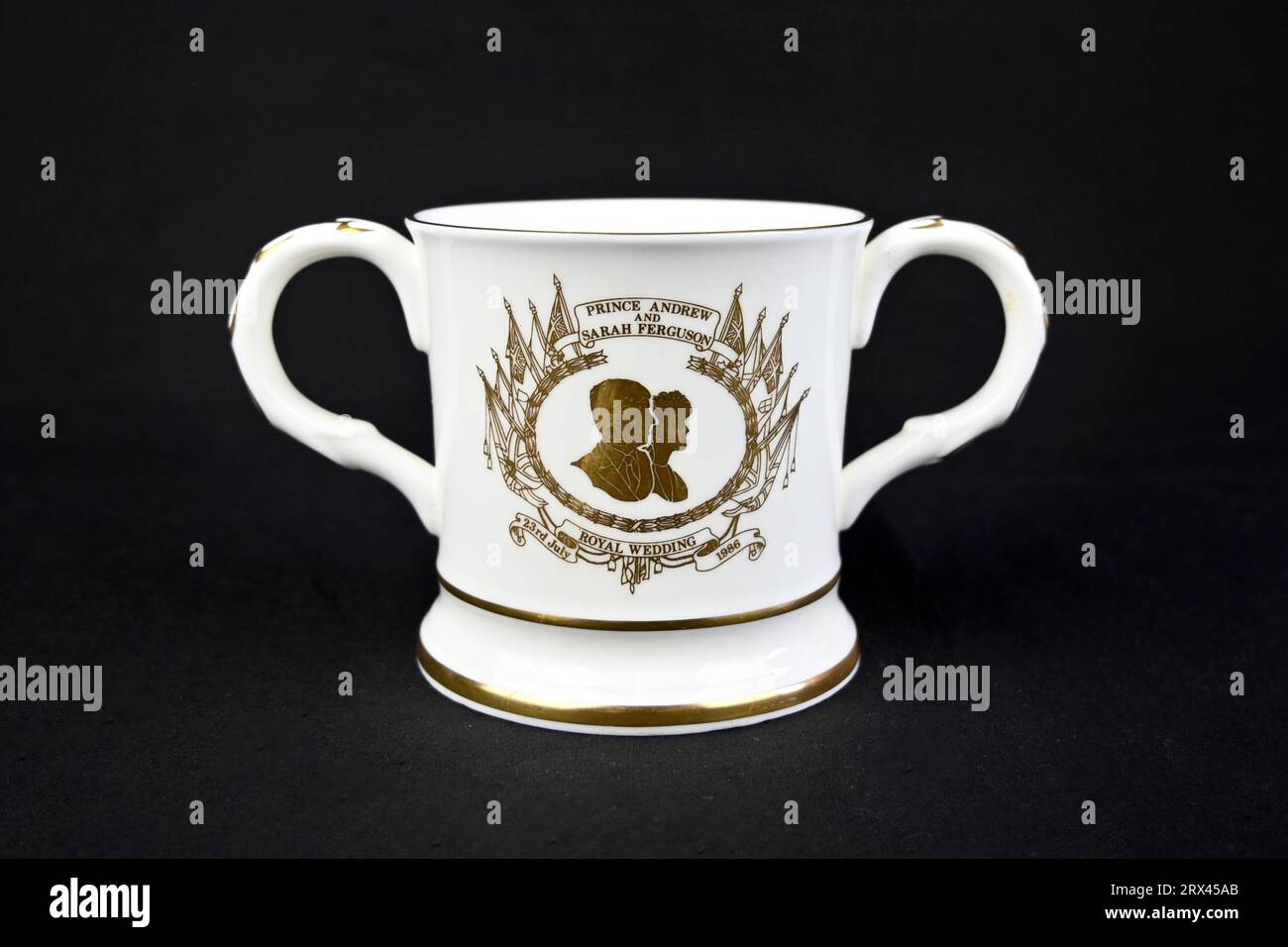 Mariage royal du Prince Andrew à Sarah Ferguson deux poignées Coalport China Mug (tasse ) Banque D'Images