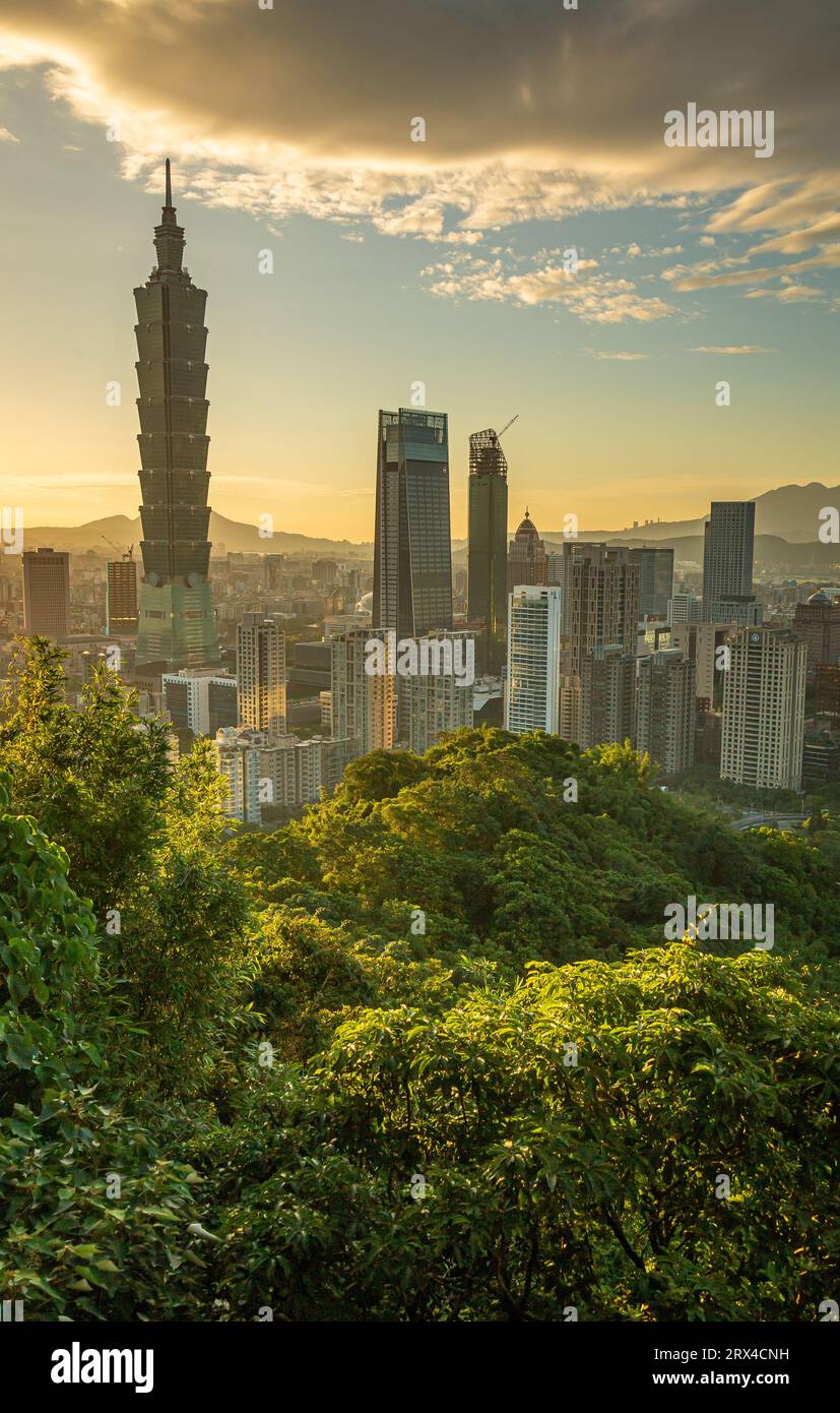Sunset Light illumine Taipei, la capitale de Taïwan Banque D'Images
