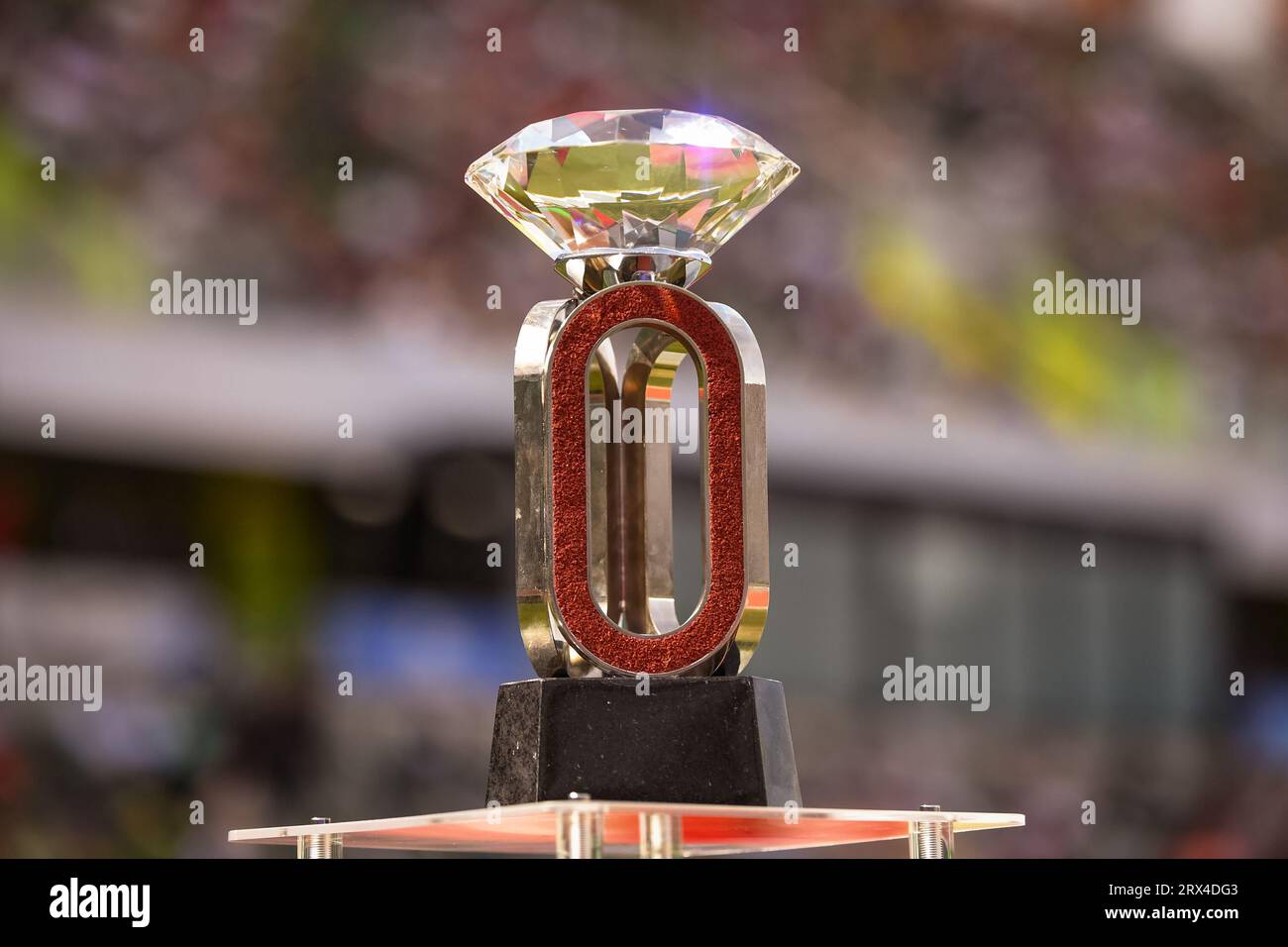 Le trophée de la Diamond League attend le Shot Put féminin au Championnat de la Diamond League lors de la pré-Classique le samedi 16 septembre 2023 à Eugene Banque D'Images