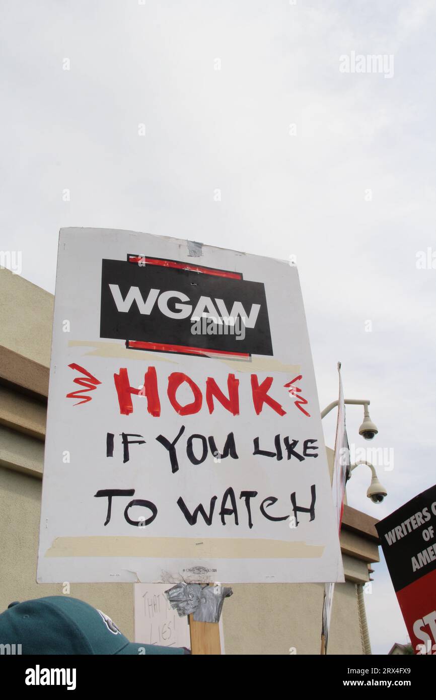 Honk si vous voulez regarder Sign WGA SAG Picket Paramount Studios 22 septembre 2023 Banque D'Images