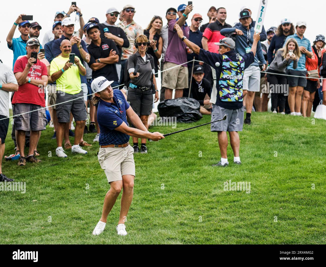 Sugar Grove, États-Unis. 22 septembre 2023. CAM Smith, de l'Australie, marque le quinzième green lors de la première ronde du tournoi de la LIV Golf League 2023 à Rich Harvest Farms à Sugar Grove, Illinois, le vendredi 22 septembre 2023. Le tournoi se déroule du 22 au 24 septembre. Photo de Tannen Maury/UPI crédit : UPI/Alamy Live News Banque D'Images