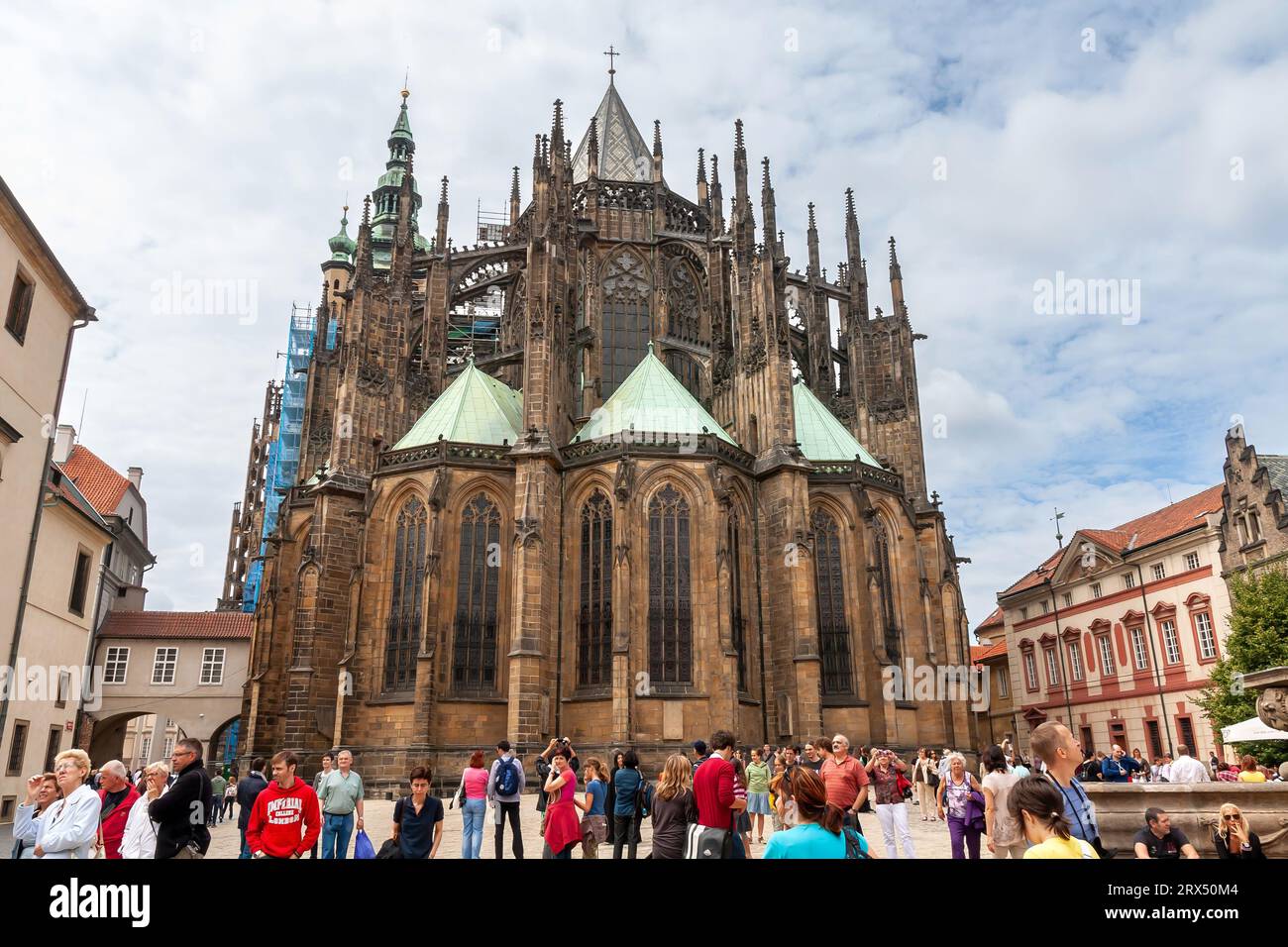 Prague, République tchèque - 18 août 2010 : la façade orientale de St. Cathédrale de Vitus Banque D'Images