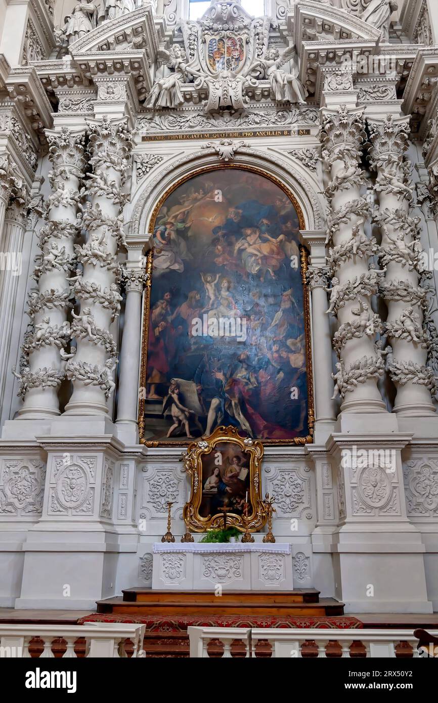 Autel de la Sainte parenté dans le transept droit de l'église théatine de Saint Cajetan et Adélaïde (en allemand : Theatinerkirche St. Kajetan und Adelheid) Banque D'Images