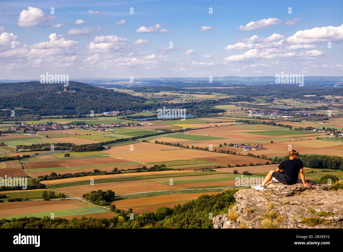 Randonnée à la fin de l'été à travers la campagne de haute Franconie près de Bad Staffelstein - Bavière - Allemagne Banque D'Images