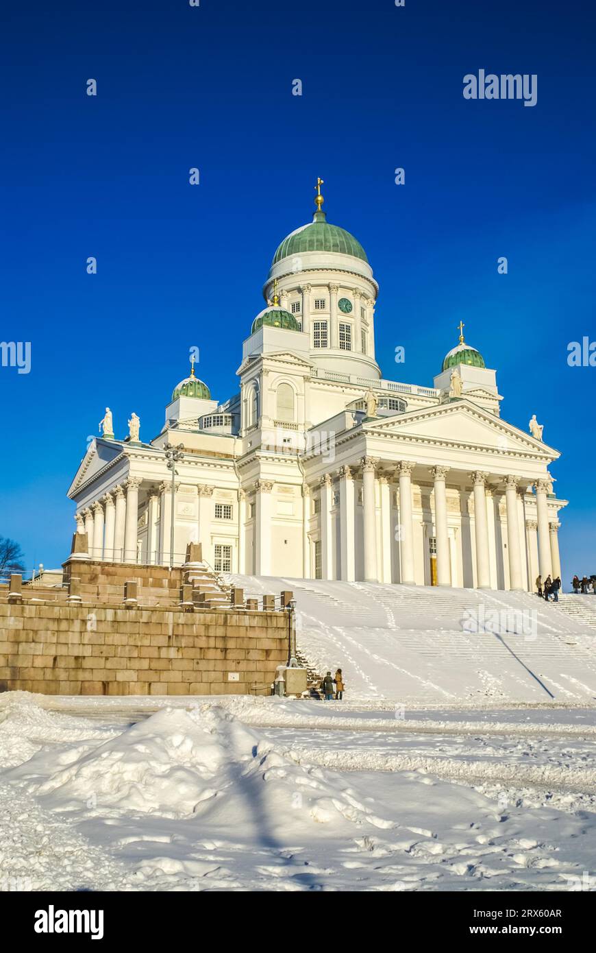 Photo de la grande cathédrale pendant l'hiver froid à Helsinki Banque D'Images