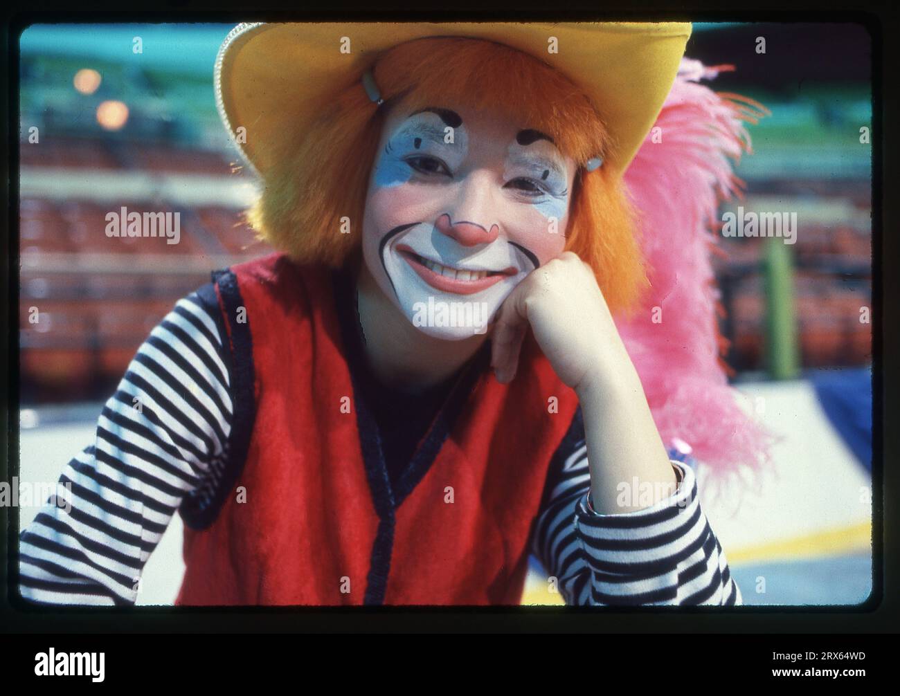 Portrait en gros plan de 1979 de Ringling Brother clown Peggy Williams lors d'auditions de clown College au Nassau Coliseum à Uniondale, long Island, New York. En 1970, elle a été la première femme diplômée du programme à se rendre au grand spectacle. Banque D'Images