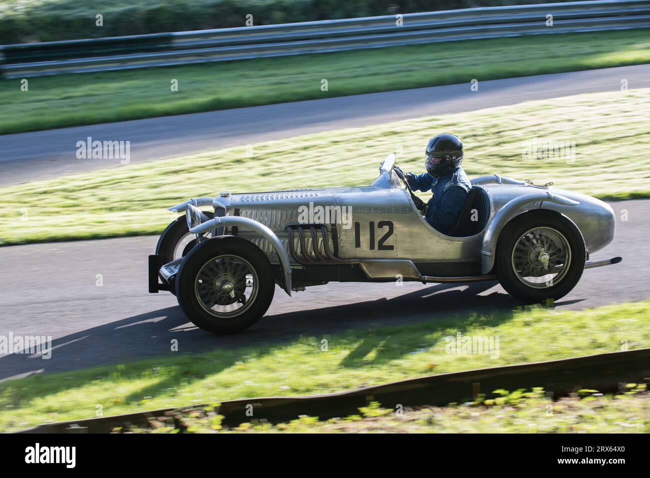 V.S.C.C. Prescott Speed Hill Climb, Prescott Hill, Gotherington, Gloucestershire, Angleterre, ROYAUME-UNI. 23 septembre 2023. Les membres du Vintage Sports car Club (V.S.C.C.) participant à la dernière manche du championnat de vitesse des clubs à l'historique colline de Prescott. Cet événement d'une journée avec plus de 130 voitures en action, fabriquées dès les années 10 et jusqu'à la fin des années 30 pour les voitures de sport et de berline et les voitures de course pré-1941 et vont de l'Austin 7, Bugatti, Ford modèle A etc Crédit : Alan Keith Beastall/Alamy Live News Banque D'Images